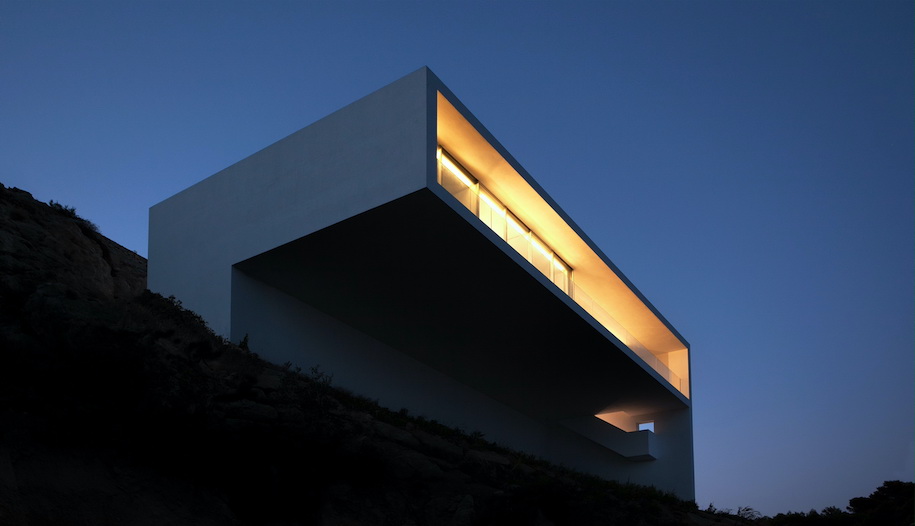 Archisearch House on the Cliff by Fran Silvestre Arquitectos