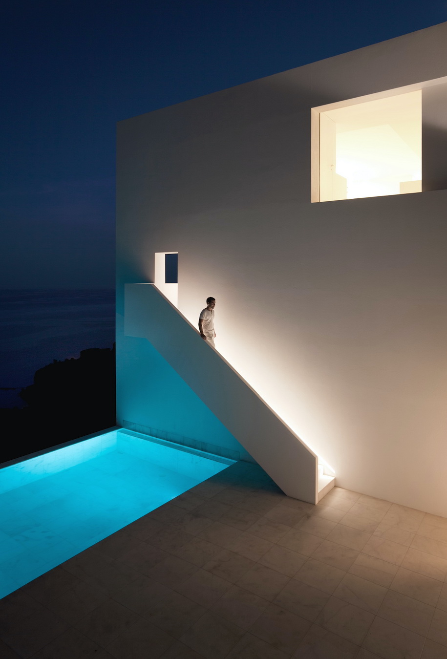 Archisearch House on the Cliff by Fran Silvestre Arquitectos