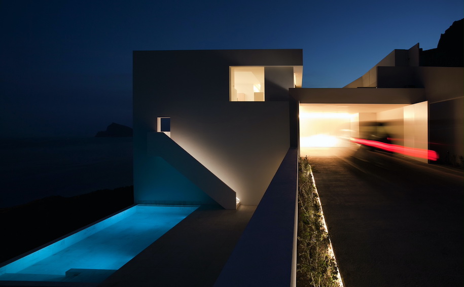 Archisearch House on the Cliff by Fran Silvestre Arquitectos