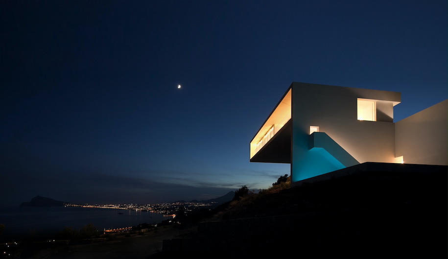 Archisearch House on the Cliff by Fran Silvestre Arquitectos