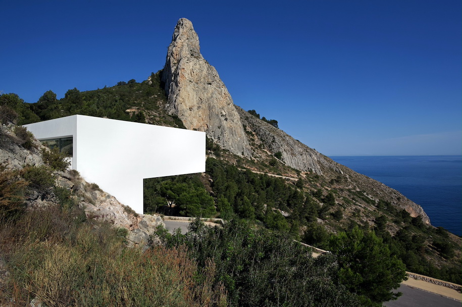 Archisearch House on the Cliff by Fran Silvestre Arquitectos