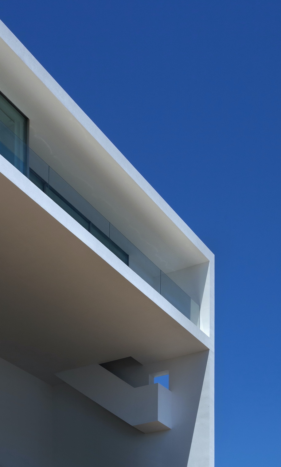 Archisearch House on the Cliff by Fran Silvestre Arquitectos