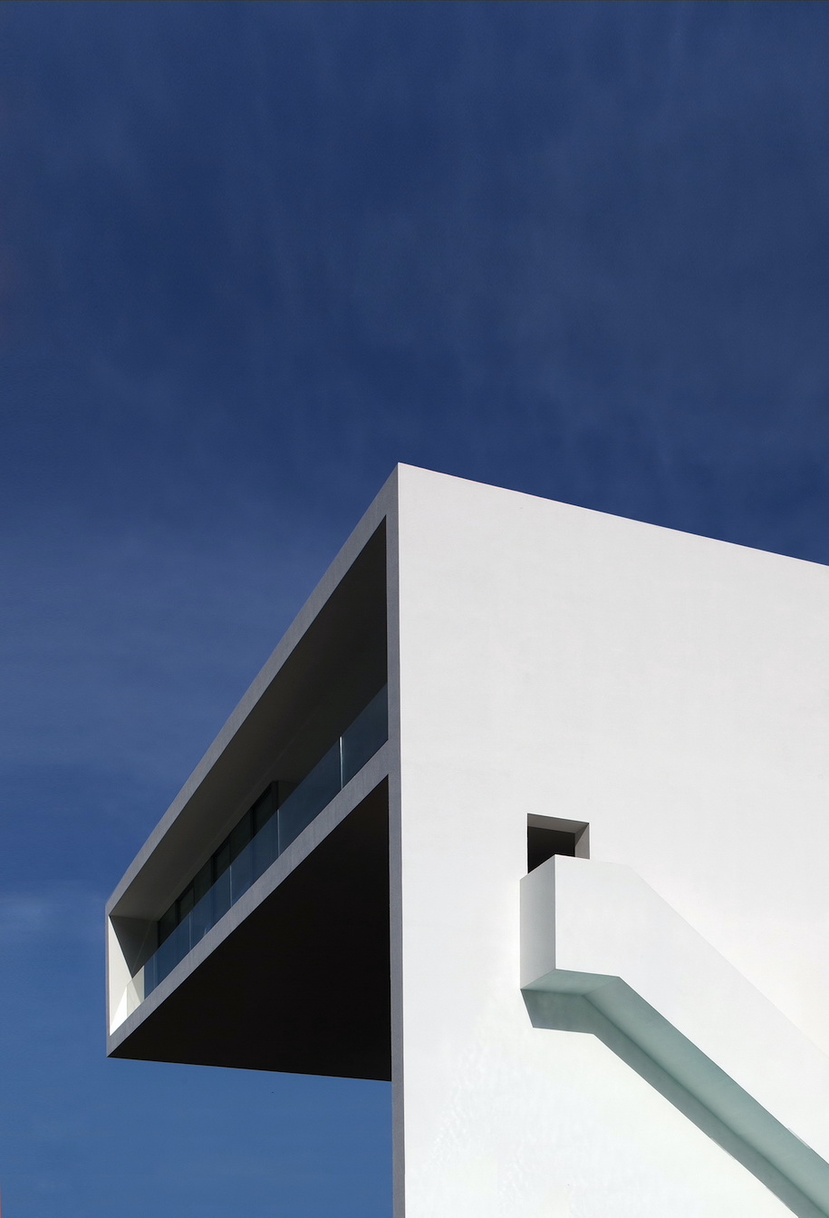 Archisearch House on the Cliff by Fran Silvestre Arquitectos