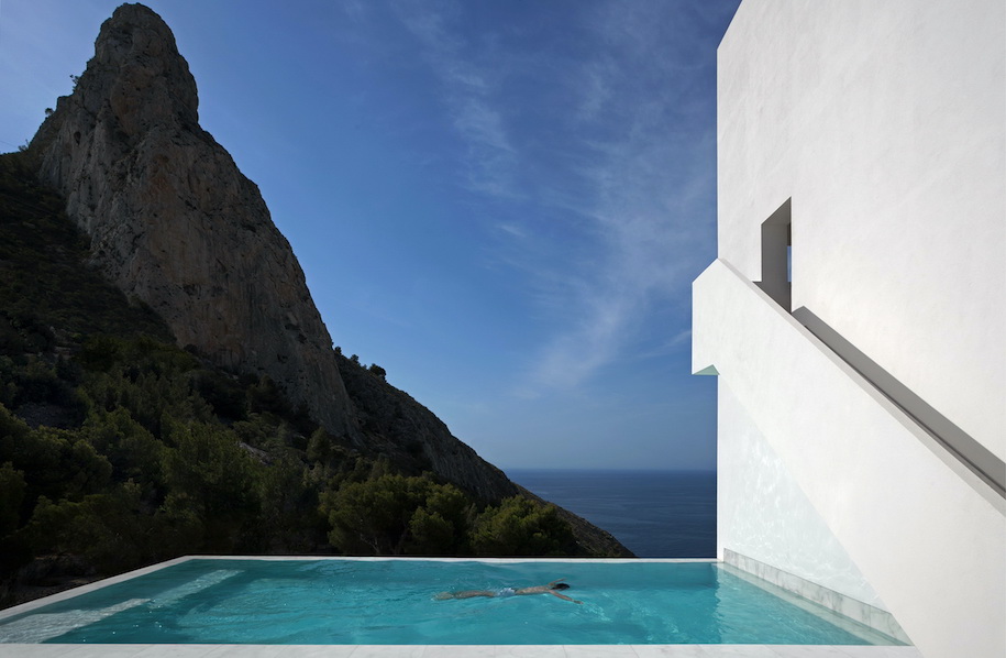 Archisearch House on the Cliff by Fran Silvestre Arquitectos