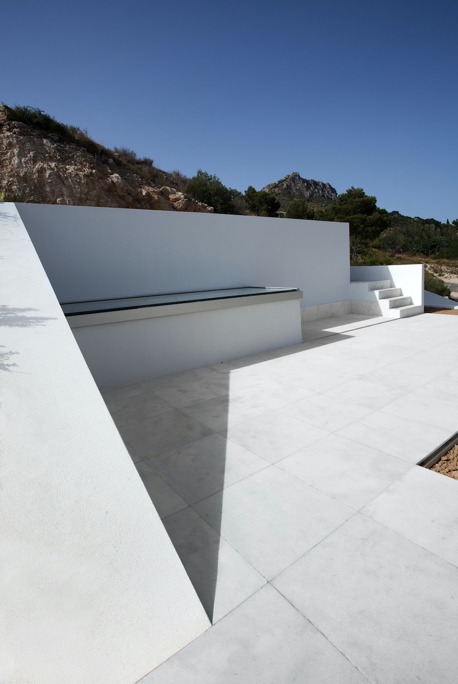 Archisearch House on the Cliff by Fran Silvestre Arquitectos