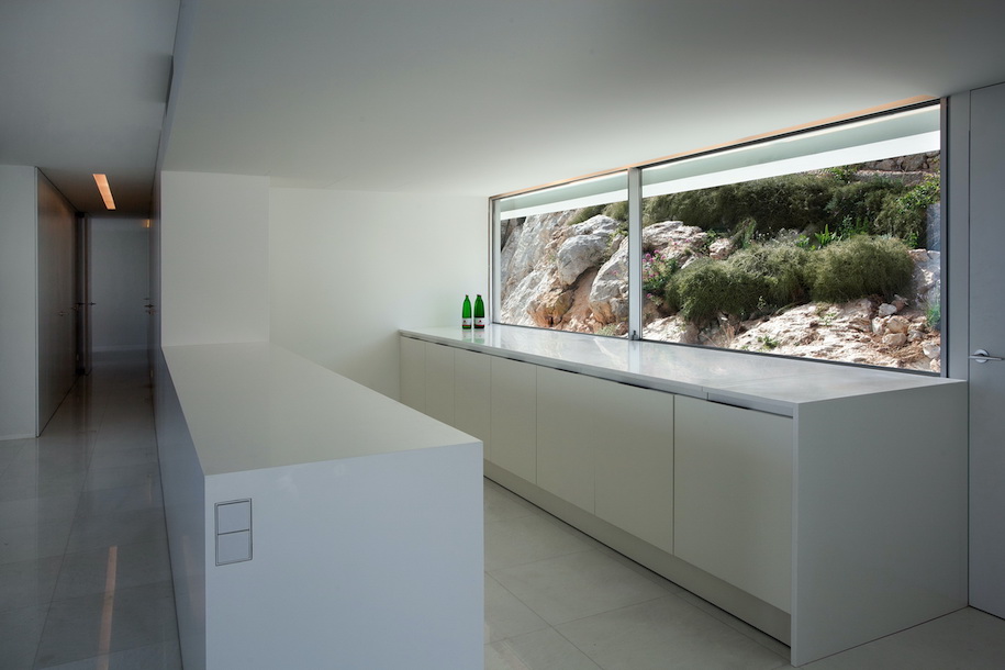 Archisearch House on the Cliff by Fran Silvestre Arquitectos