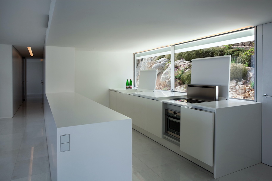 Archisearch House on the Cliff by Fran Silvestre Arquitectos