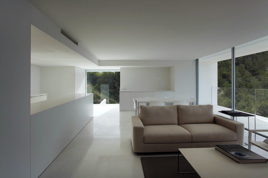 Archisearch House on the Cliff by Fran Silvestre Arquitectos