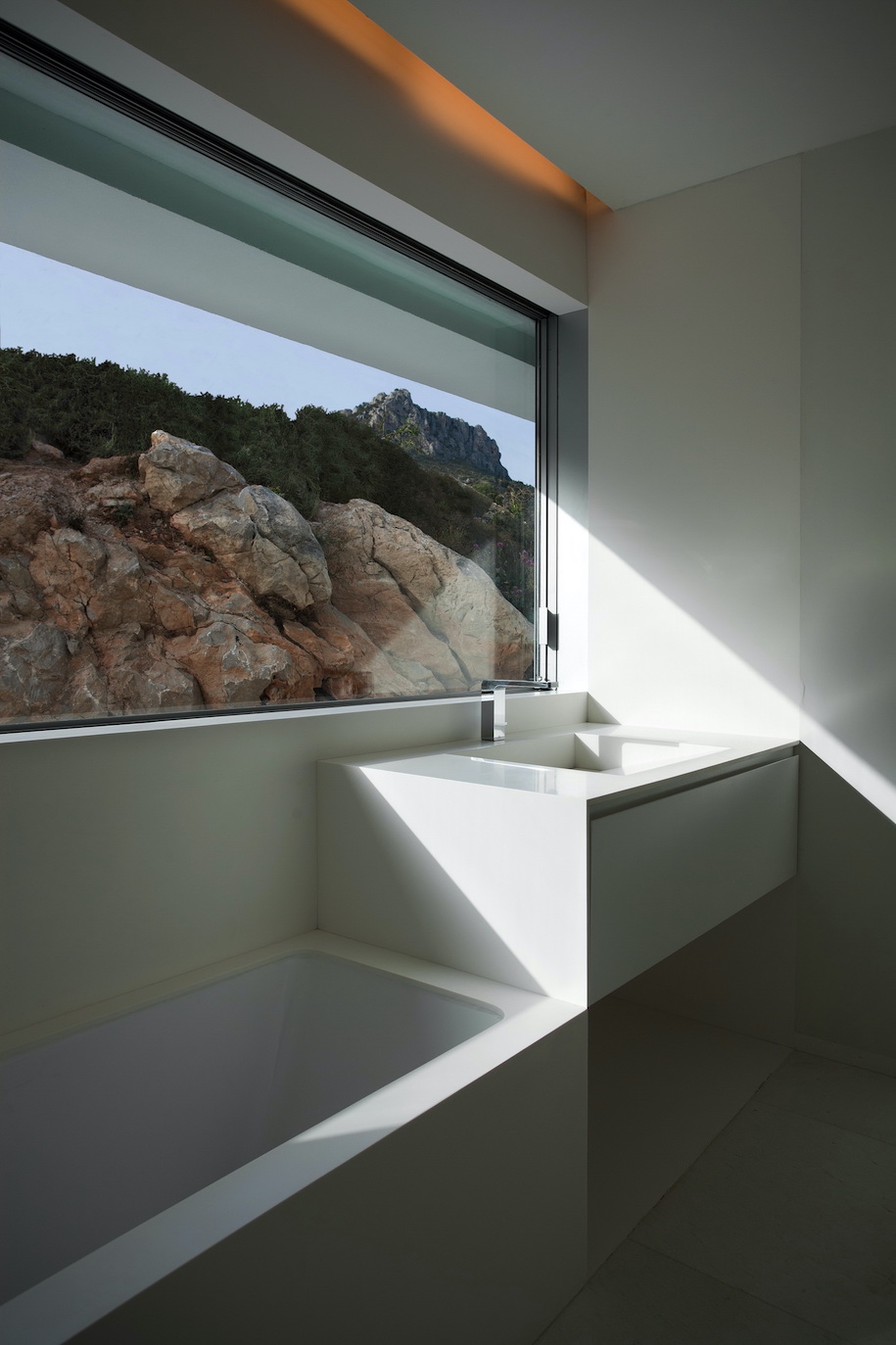 Archisearch House on the Cliff by Fran Silvestre Arquitectos