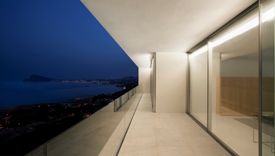 Archisearch House on the Cliff by Fran Silvestre Arquitectos