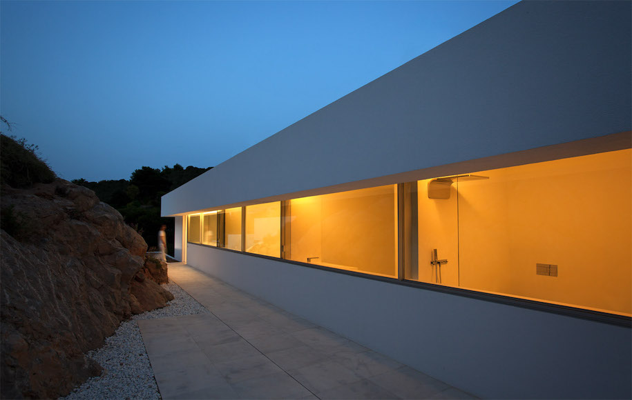 Archisearch House on the Cliff by Fran Silvestre Arquitectos