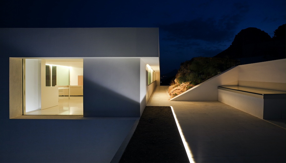 Archisearch House on the Cliff by Fran Silvestre Arquitectos