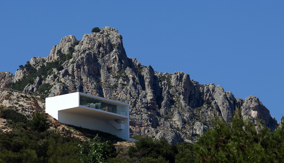 Archisearch House on the Cliff by Fran Silvestre Arquitectos