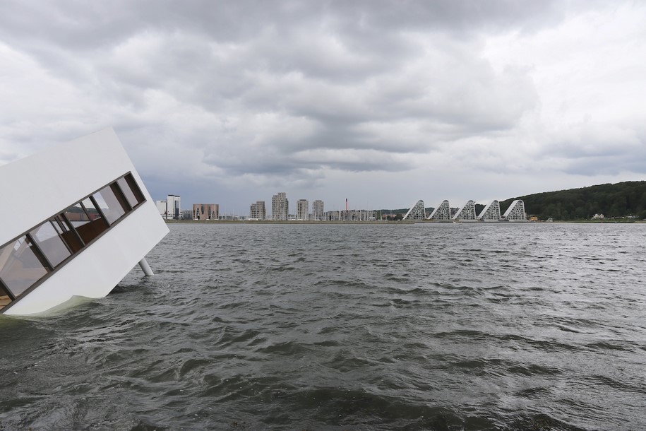 Flooded Modernity, Asmund Havsteen-Mikkelsen, art installation, Floating Art festival, Vejle Museum, Villa Savoye, Le Corbusier, modernity,