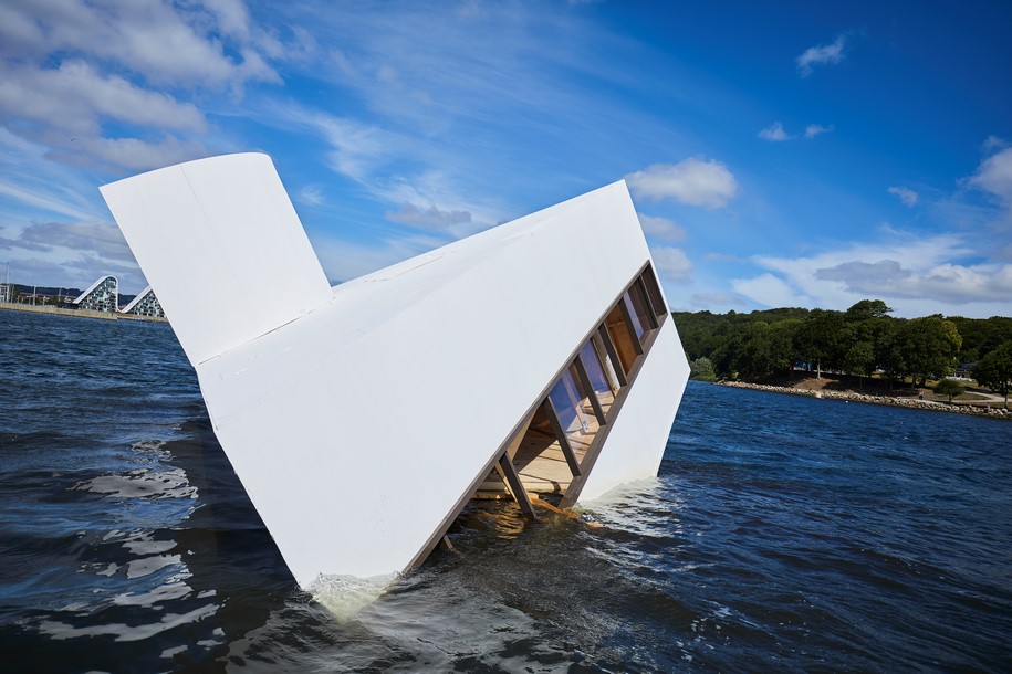 Flooded Modernity, Asmund Havsteen-Mikkelsen, art installation, Floating Art festival, Vejle Museum, Villa Savoye, Le Corbusier, modernity,