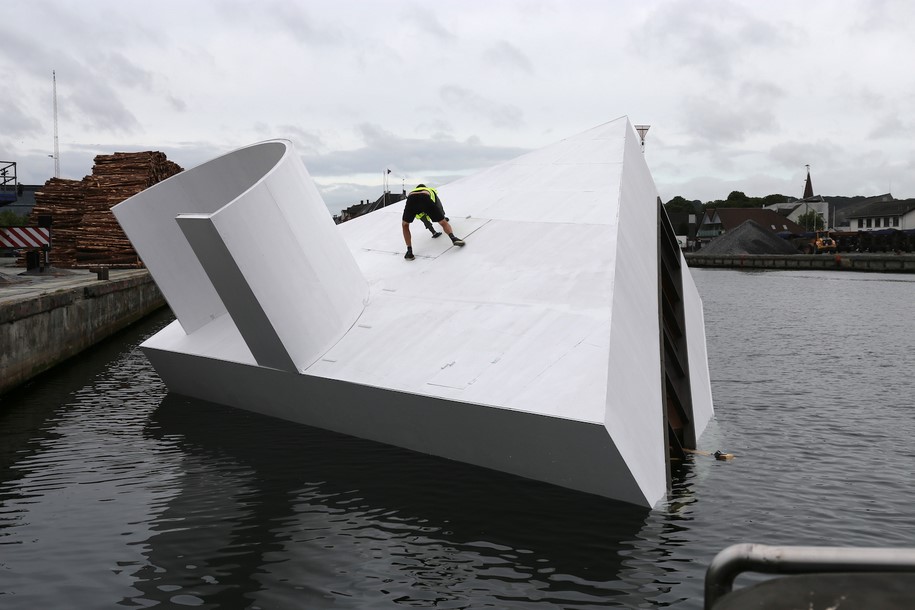 Flooded Modernity, Asmund Havsteen-Mikkelsen, art installation, Floating Art festival, Vejle Museum, Villa Savoye, Le Corbusier, modernity,