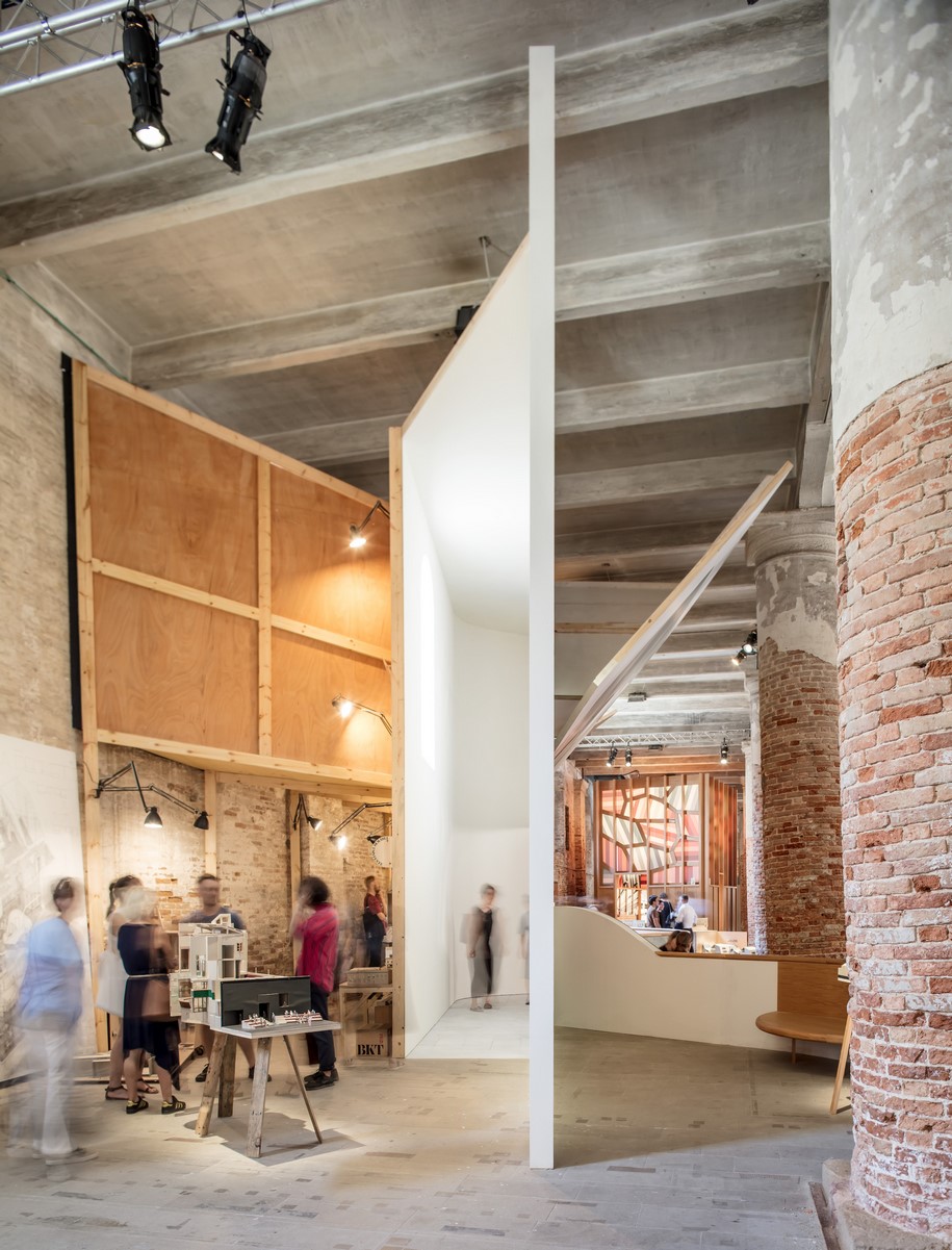 Archisearch “Liquid Light”, the replica of Sala Beckett, was unveiled at La Biennale di Venezia | Flores & Prats