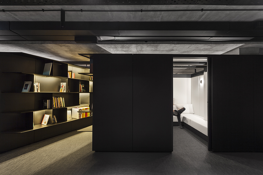 Archisearch FRANK & FAME OFFICES | Divercity Architects