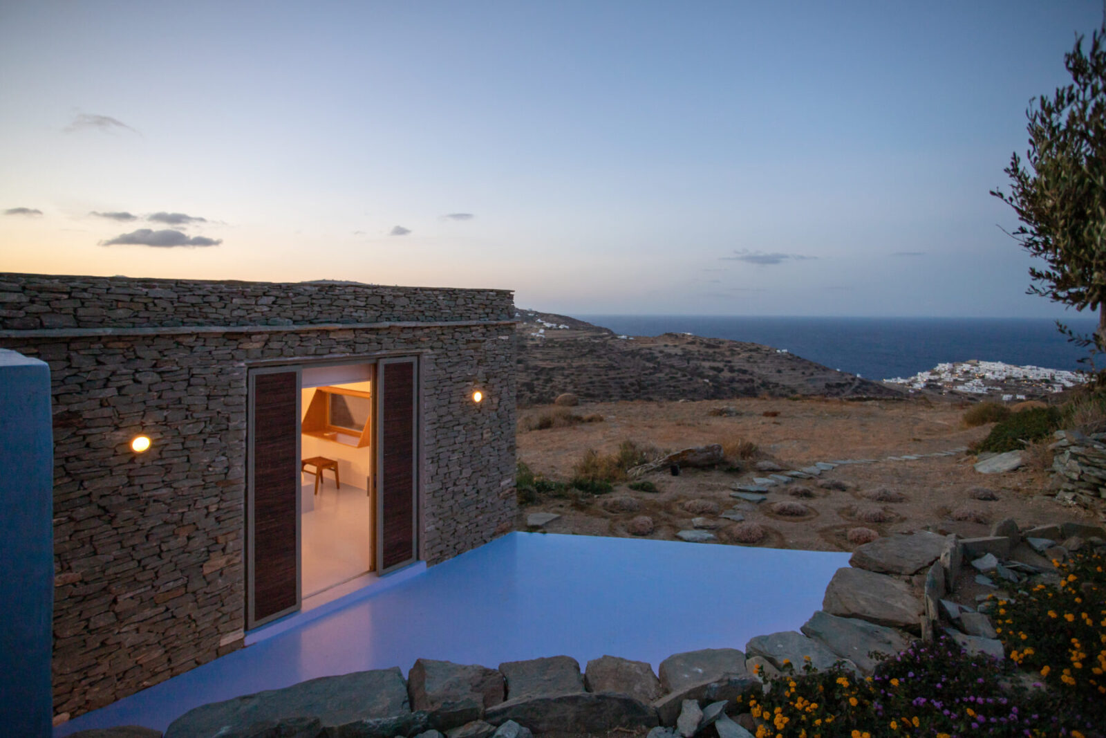 Archisearch Fyrgani holiday house in Sifnos island, Cyclades, Greece | AKA – APOSTOLOU COLAKIS ARCHITECTS