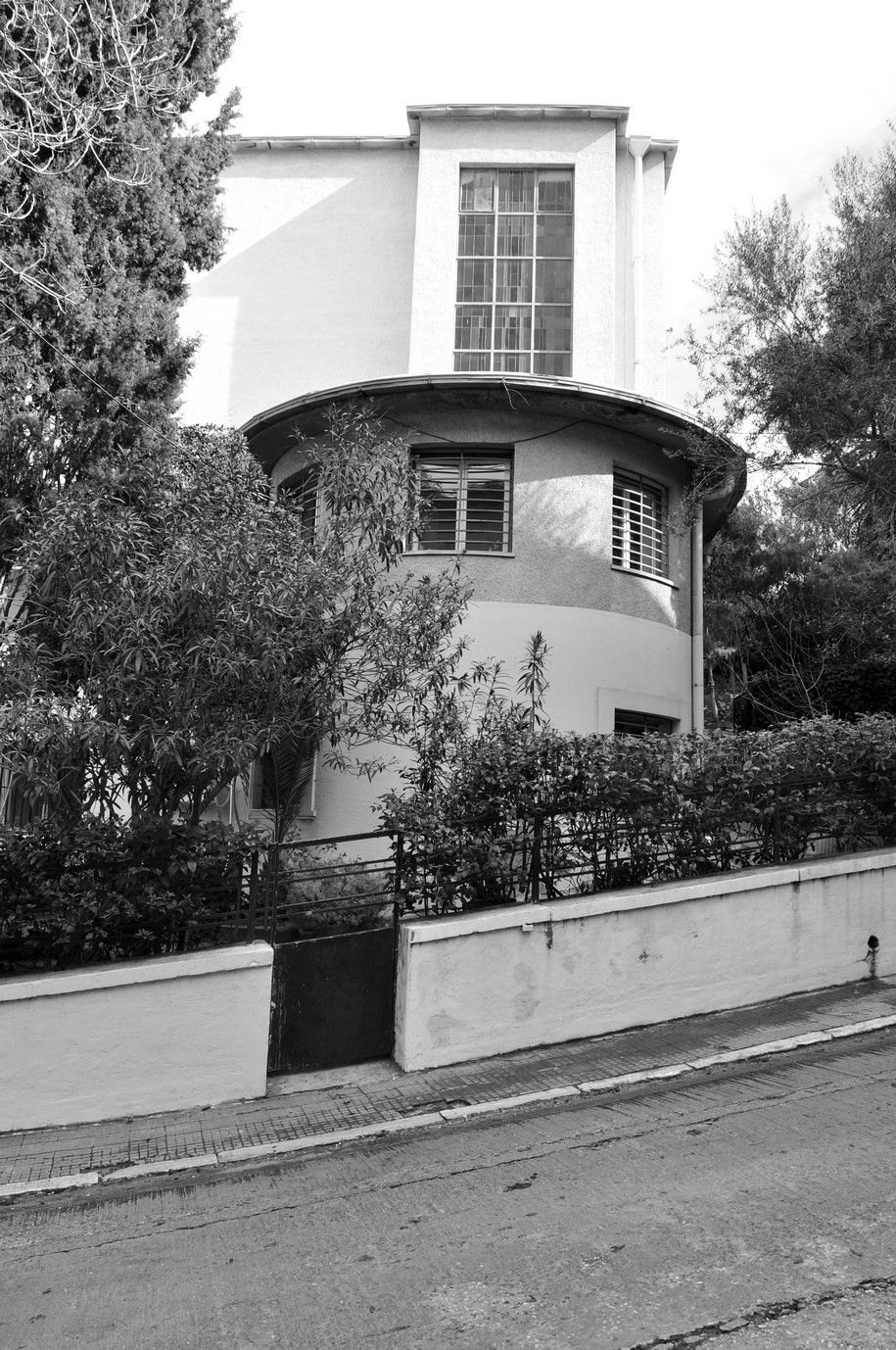 Archisearch Walking in Athens for Bauhaus - 5 theatrical interventions | OPEN WALK