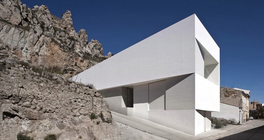 Fran Silvestre Arquitectos, CASA EN LA LADERA DE UN CASTILLO, HOUSE ON MOUNTAINSIDE OVERLOOKED BY CASTLE, house, mountain, Ayora, Valencia, Spain, spanish architecture