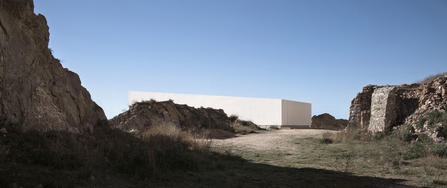 Fran Silvestre Arquitectos, CASA EN LA LADERA DE UN CASTILLO, HOUSE ON MOUNTAINSIDE OVERLOOKED BY CASTLE, house, mountain, Ayora, Valencia, Spain, spanish architecture