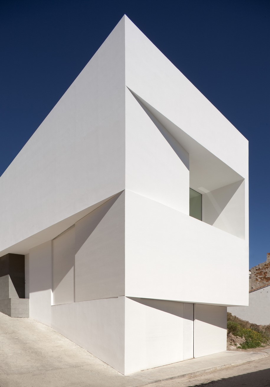 Fran Silvestre Arquitectos, CASA EN LA LADERA DE UN CASTILLO, HOUSE ON MOUNTAINSIDE OVERLOOKED BY CASTLE, house, mountain, Ayora, Valencia, Spain, spanish architecture