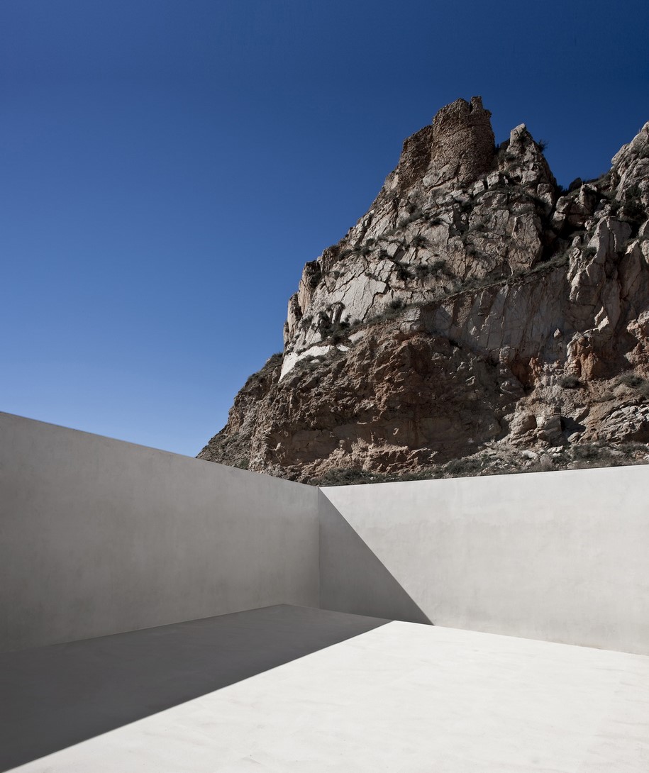 Fran Silvestre Arquitectos, CASA EN LA LADERA DE UN CASTILLO, HOUSE ON MOUNTAINSIDE OVERLOOKED BY CASTLE, house, mountain, Ayora, Valencia, Spain, spanish architecture