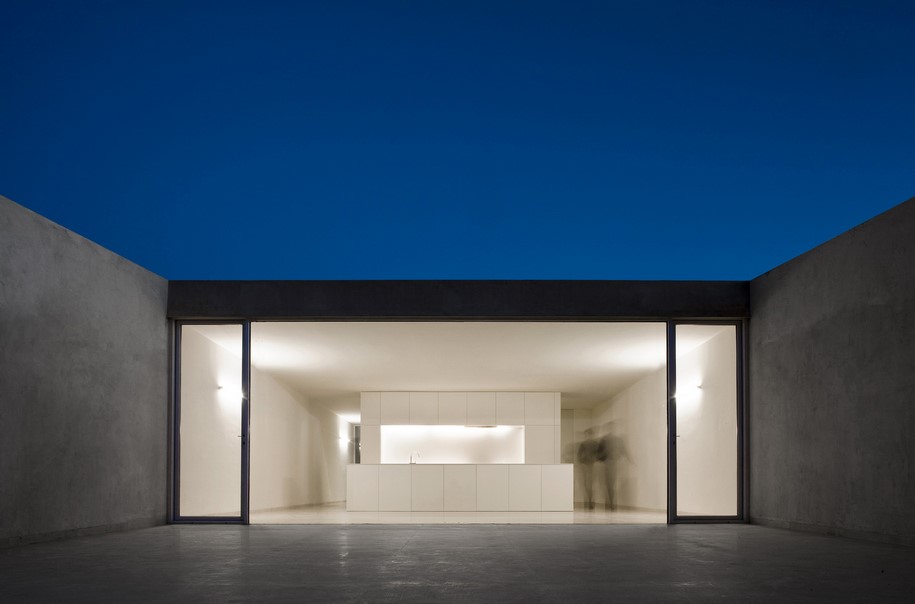 Archisearch CASA EN LA LADERA DE UN CASTILLO | Fran Silvestre Arquitectos