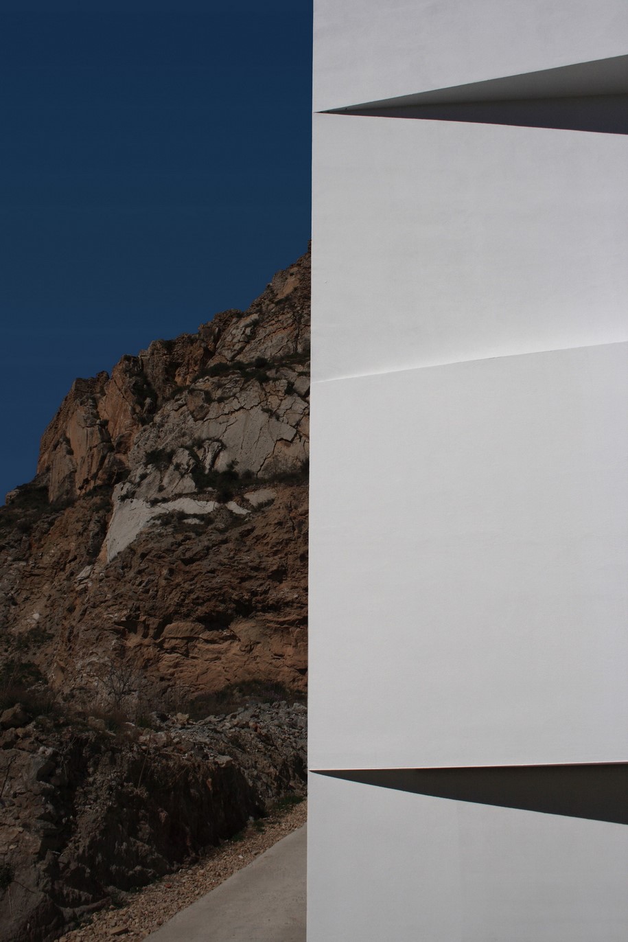 Archisearch CASA EN LA LADERA DE UN CASTILLO | Fran Silvestre Arquitectos