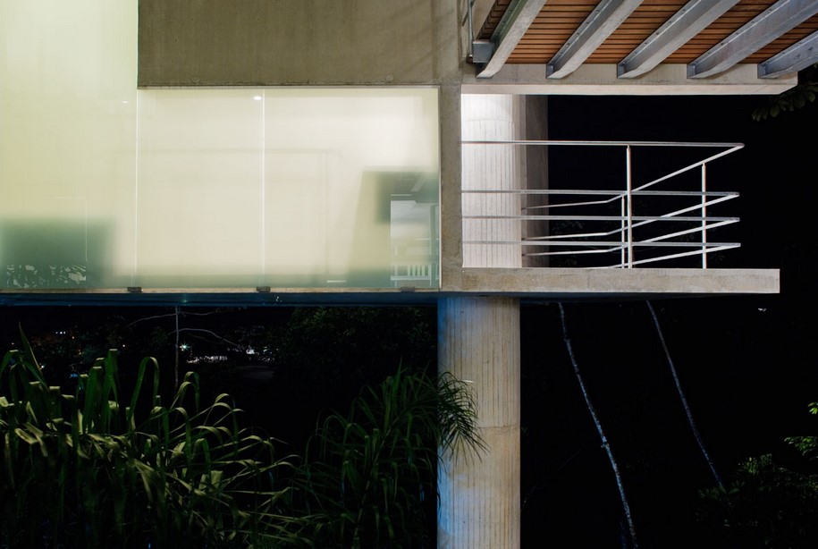 Archisearch spbr arquitetos designed a house that floats among the trees in Brazil