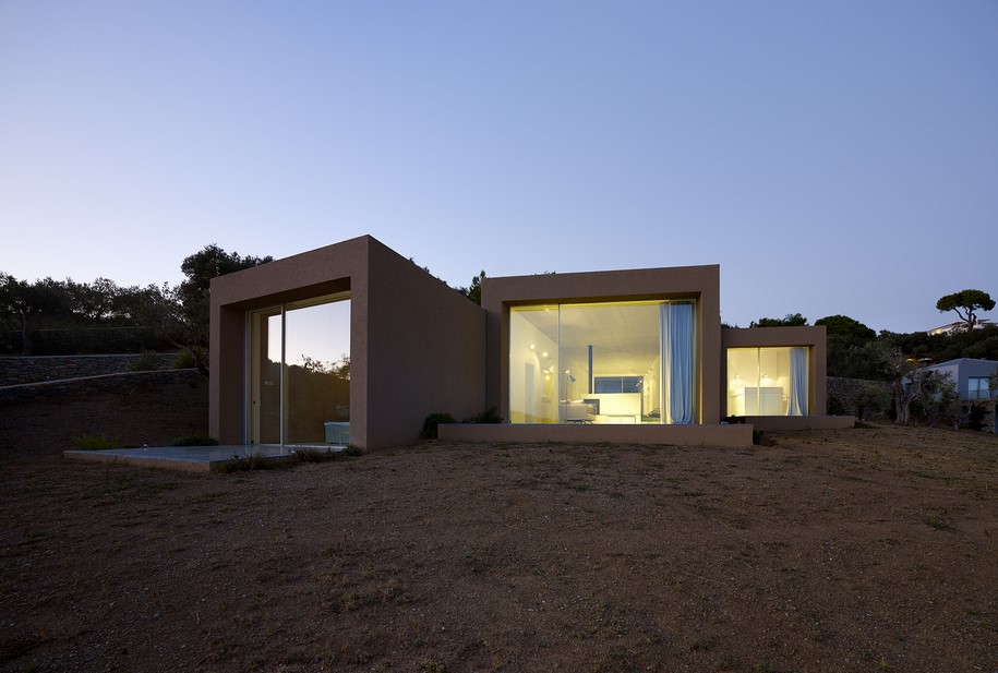 Archisearch Lydia Xynogala designed the House in Achladies as a series of parallel adjoining rooms facing the sea