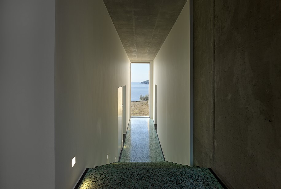 Archisearch Lydia Xynogala designed the House in Achladies as a series of parallel adjoining rooms facing the sea