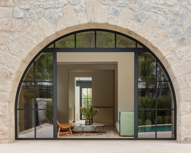 Archisearch - Featured Architect: η εξελισσόμενη αρχιτεκτονική των WOA Architects μέσα από μια σύγχρονη βιοκλιματική μονοκατοικία και μια ιστορική έπαυλη στο Παλαιό Ψυχικό.