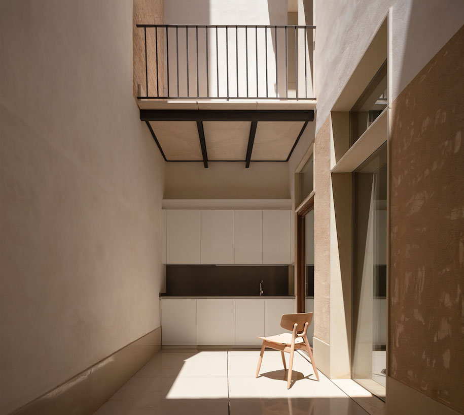 Archisearch Iterare Arquitectos used traditional materials for House of Giants' interior