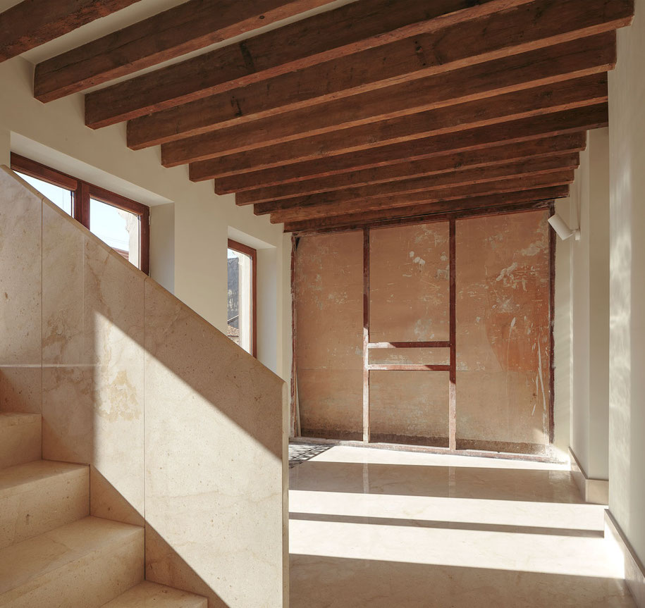 Archisearch Iterare Arquitectos used traditional materials for House of Giants' interior