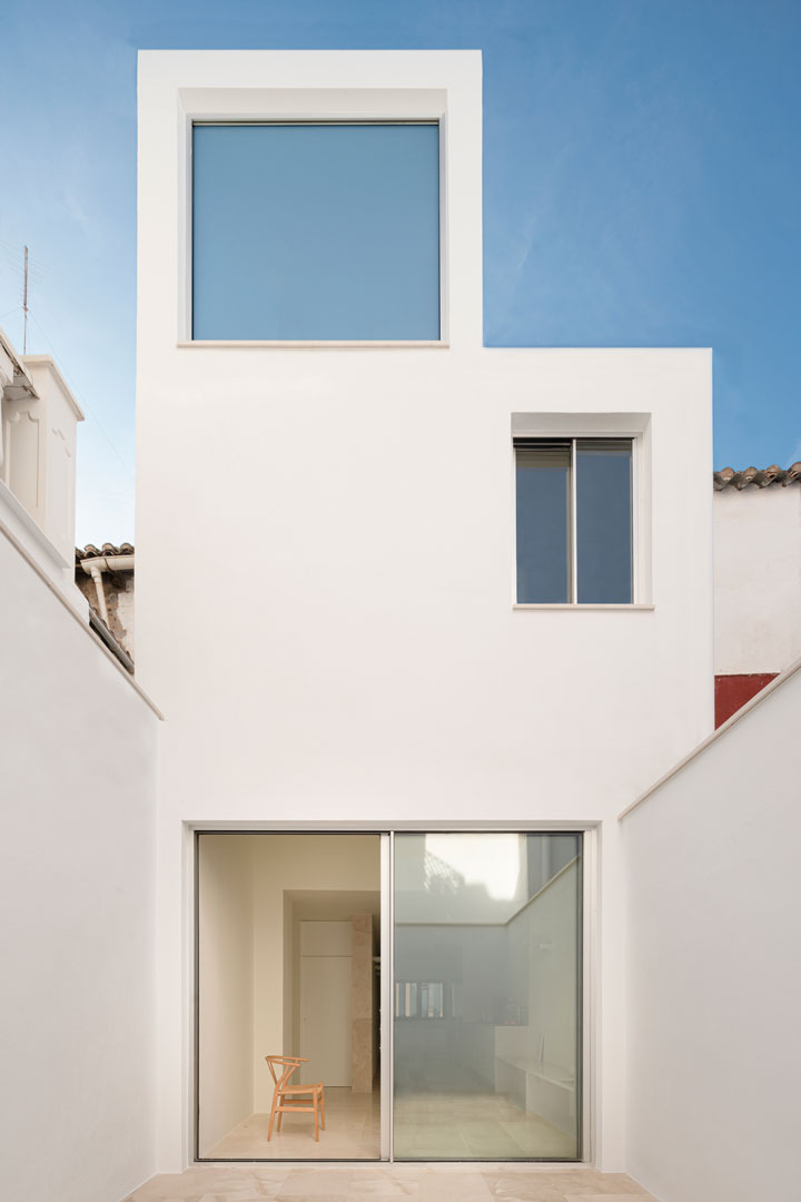 Archisearch Mirasol house - A house with a skylight in a fishermen's neighborhood by Iterare arquitectos