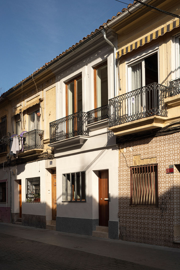 Archisearch Mirasol house - A house with a skylight in a fishermen's neighborhood by Iterare arquitectos