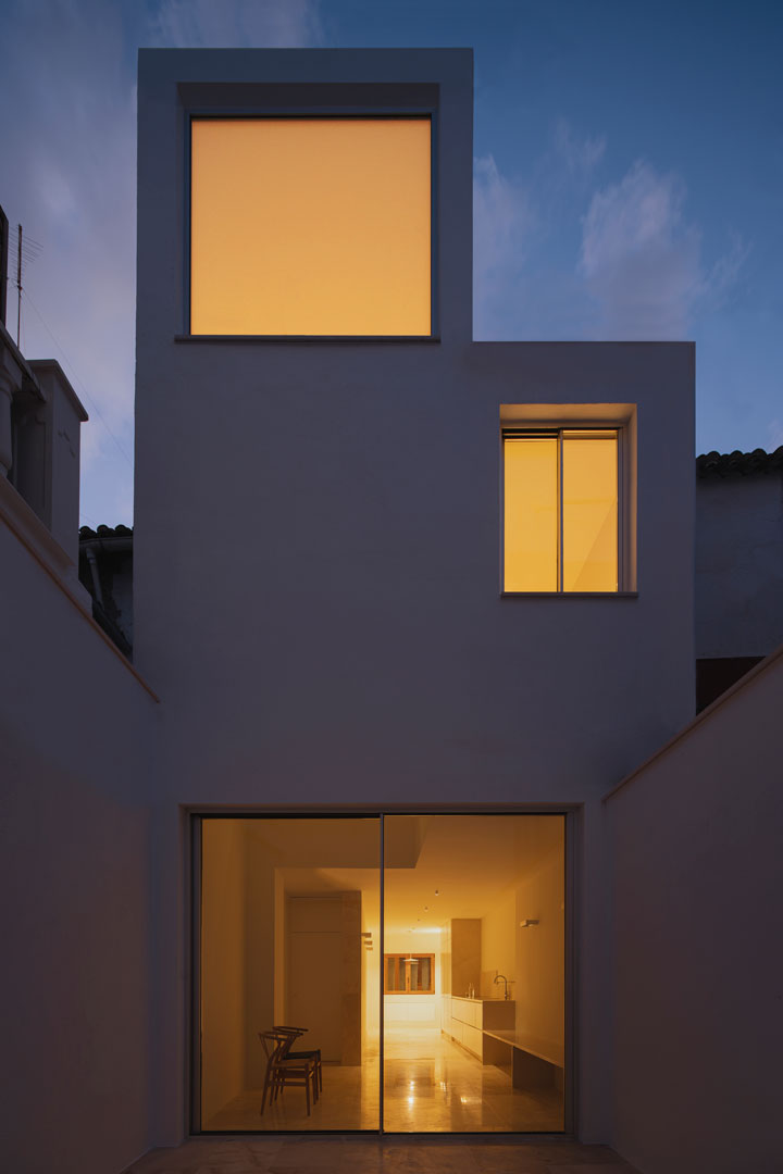 Archisearch Mirasol house - A house with a skylight in a fishermen's neighborhood by Iterare arquitectos