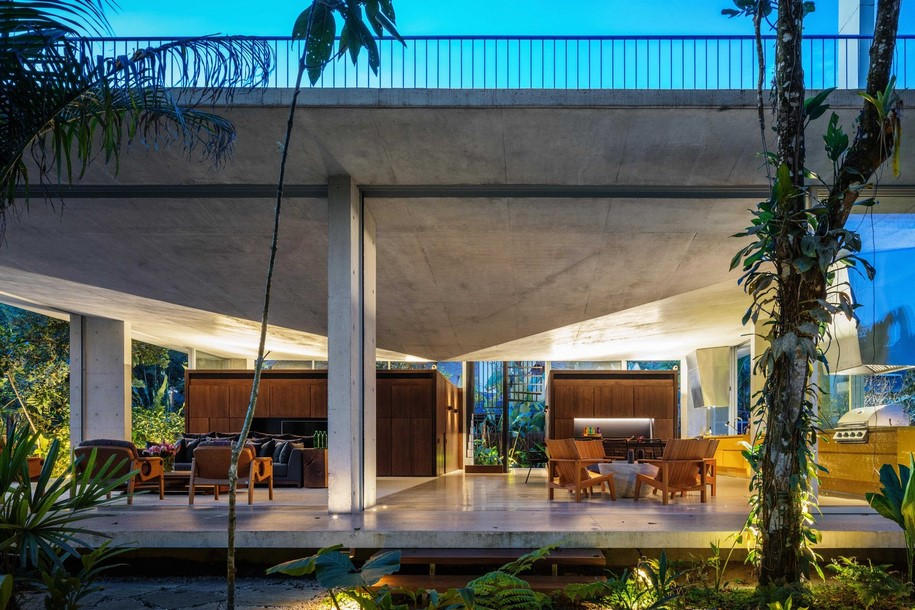 Archisearch Brazilian Nature Surrounds this House at Itamambuca Beach / Gui Mattos