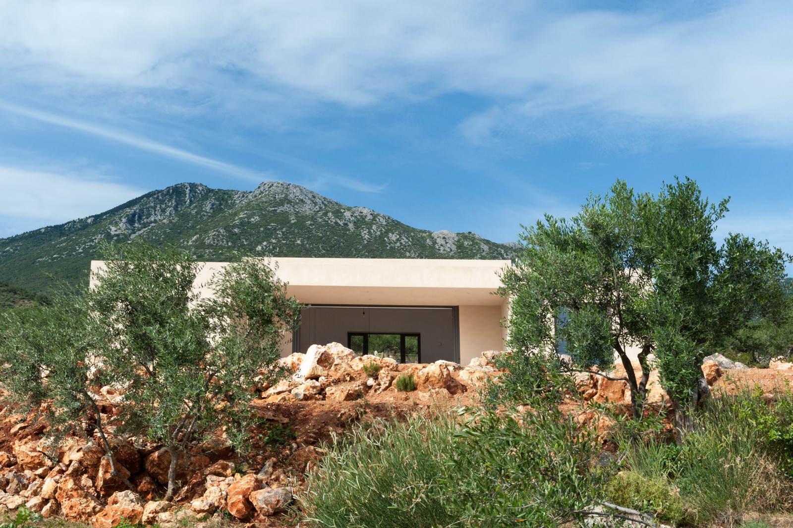 Archisearch Η κατοικία Inside Out House στην Γκονάτσα του γραφείου Etsi Architects διακρίθηκε με βραβείο στα GRAIL Awards 2024