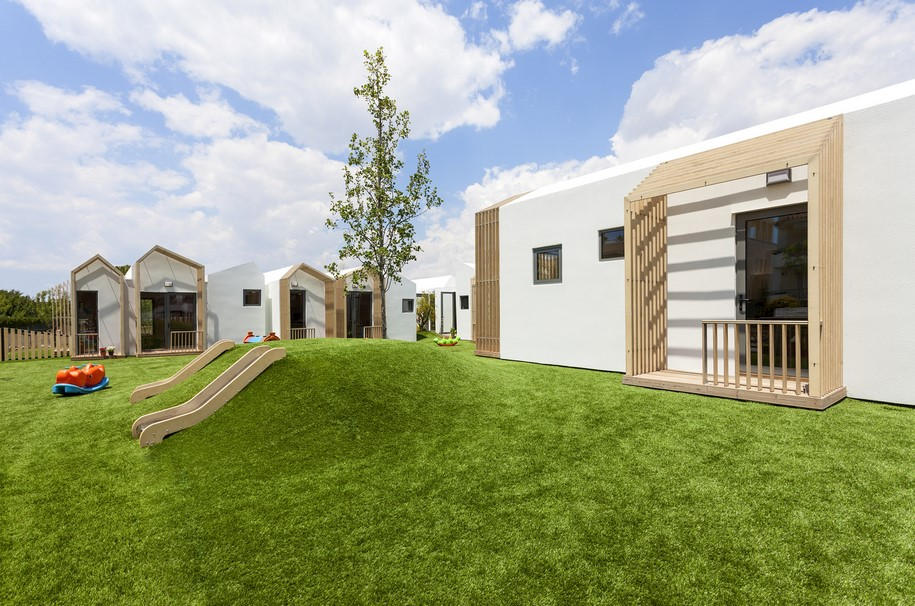 KLAB, Konstantinos Lamprinopoulos, Nursery, Glyfada, Athens, greek architecture, kids, school, interior, white, public school, architecture in Greece, Mariana Bisti, minimalism, white walls, colours, παιδικός σταθμός, νηπιαγωγείο, αρχιτεκτονική