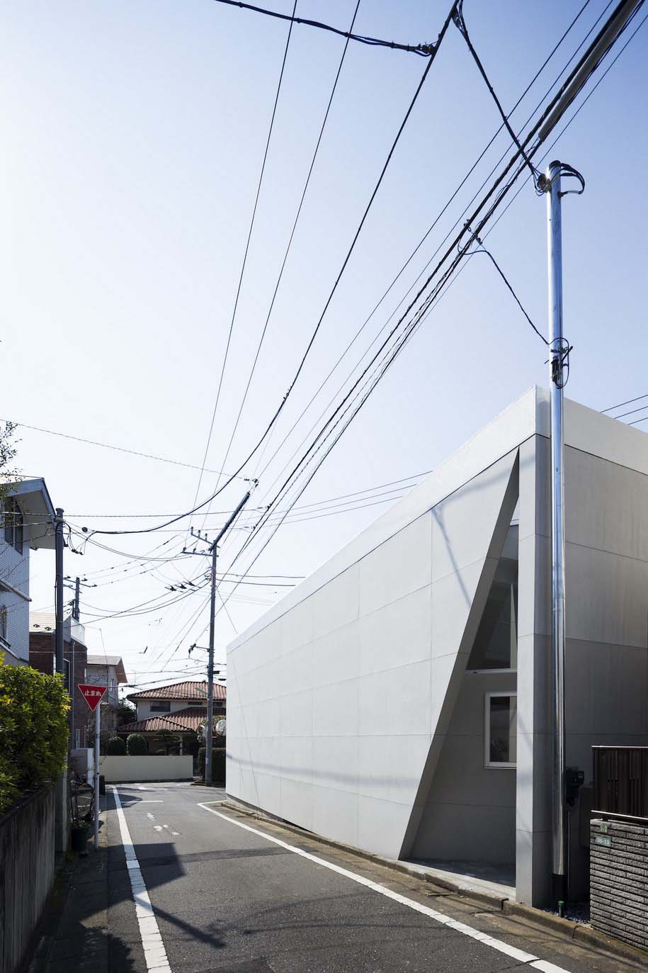 Archisearch Kamiuma House, designed by CHOP+ARCHI, creates modulated connections in Tokyo