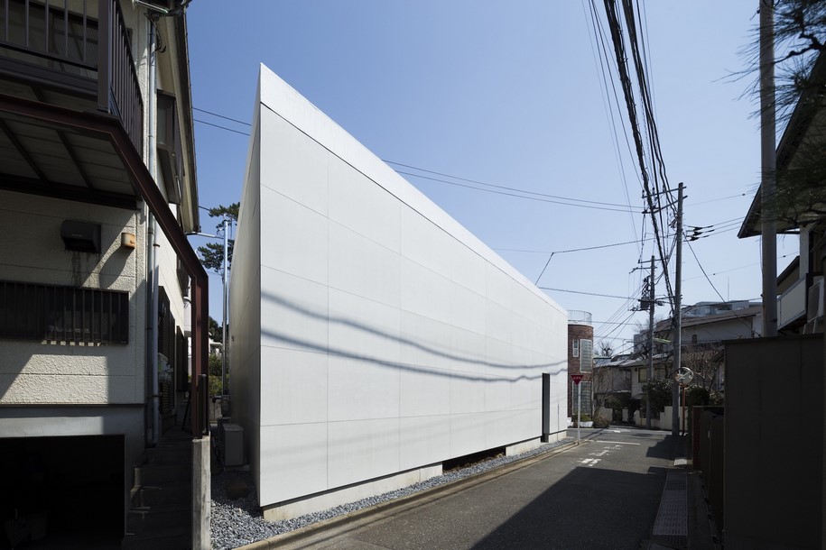 Archisearch Kamiuma House, designed by CHOP+ARCHI, creates modulated connections in Tokyo