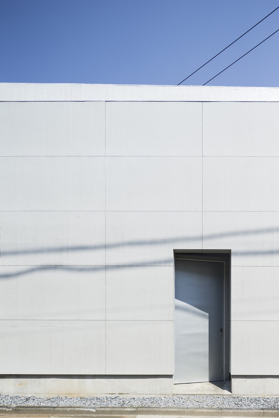 Archisearch Kamiuma House, designed by CHOP+ARCHI, creates modulated connections in Tokyo