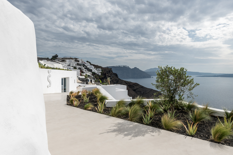 Archisearch Saint Hotel in Oia, Santorini by Kapsimalis Architects