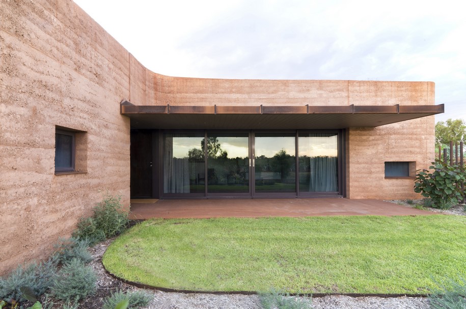 The Great Wall of WA, Luigi Rosselli architects, Australia, rammed earth,  naturally cooled, nature, architecture, landscape, earth formations, cemetery, residences, chapel