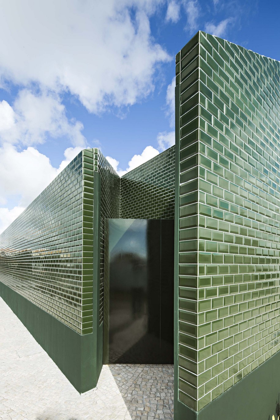 WHERE IS THE TOILET PLEASE? , public wc, toilet, cemetery, green tiles, materials, 2017, Ilhavo, Portugal, M2.senos   