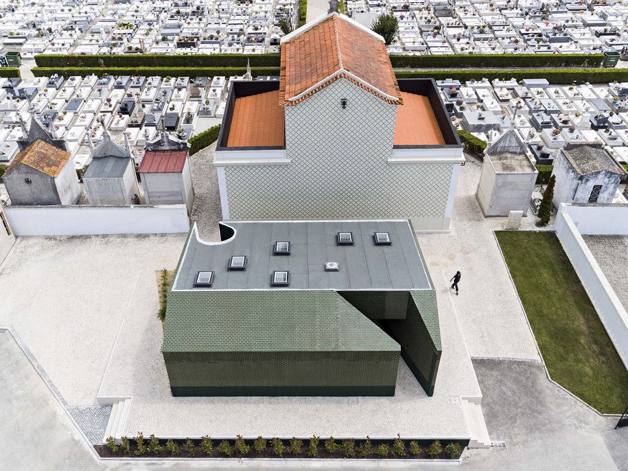 WHERE IS THE TOILET PLEASE? , public wc, toilet, cemetery, green tiles, materials, 2017, Ilhavo, Portugal, M2.senos   