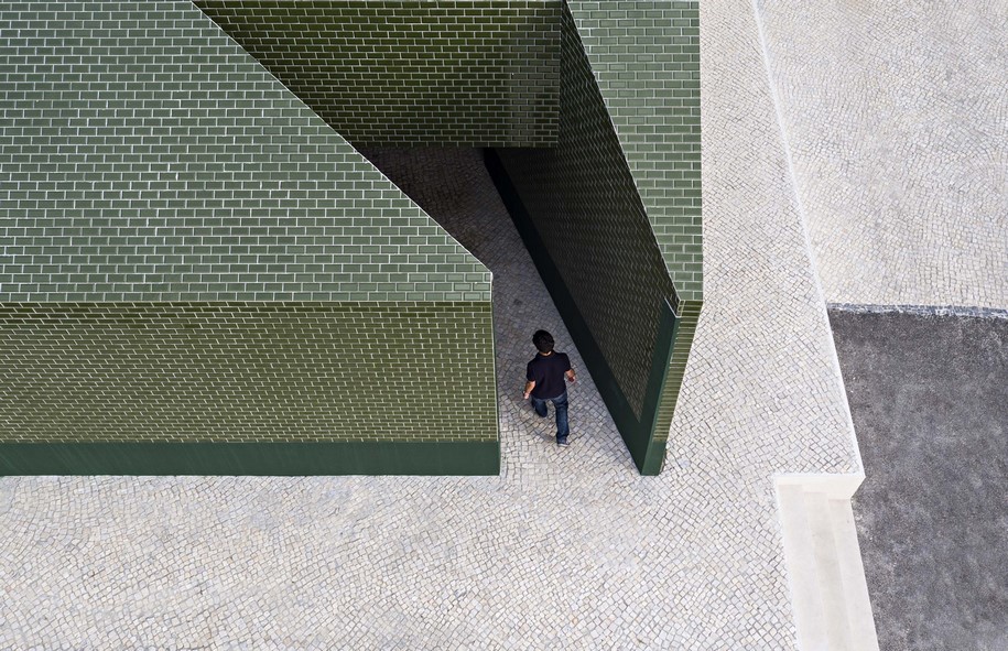 WHERE IS THE TOILET PLEASE? , public wc, toilet, cemetery, green tiles, materials, 2017, Ilhavo, Portugal, M2.senos   